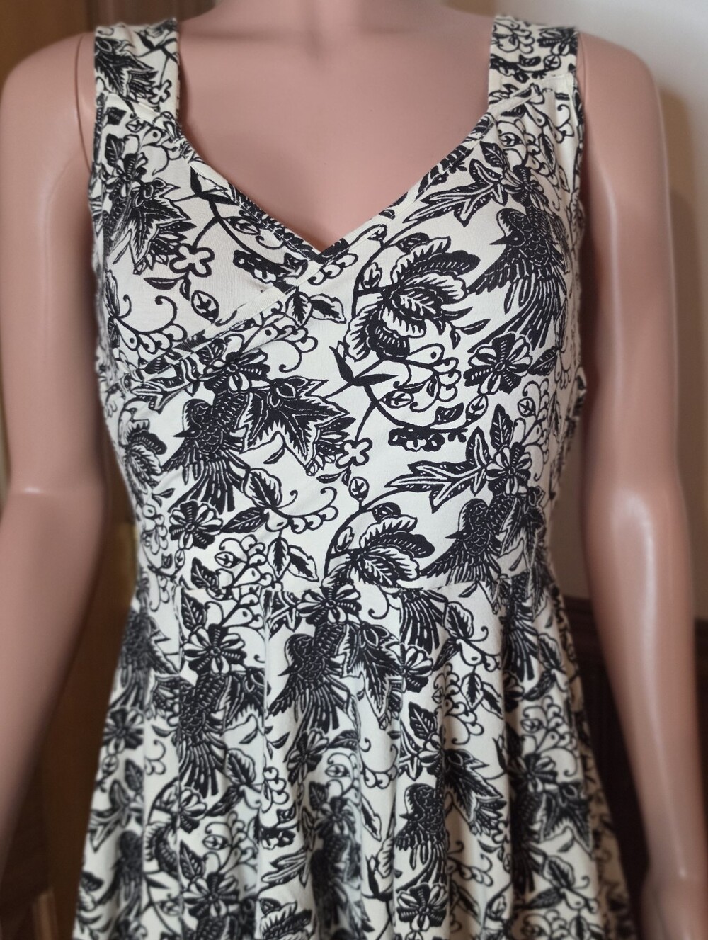 NWOT Effie's Heart Black & White Floral Bird Midi Dress M